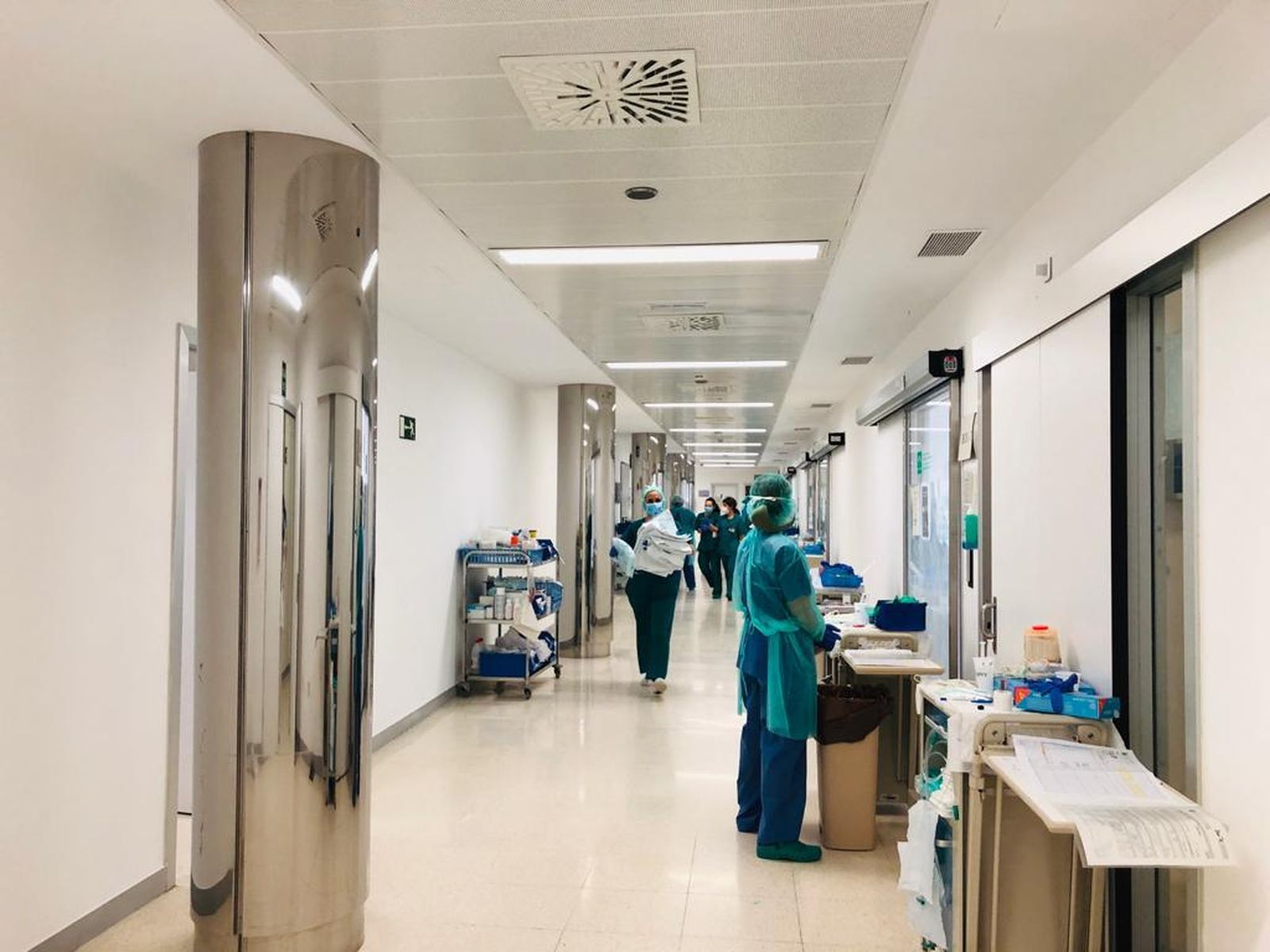 Profesionales trabajando en un hospital malagueño.