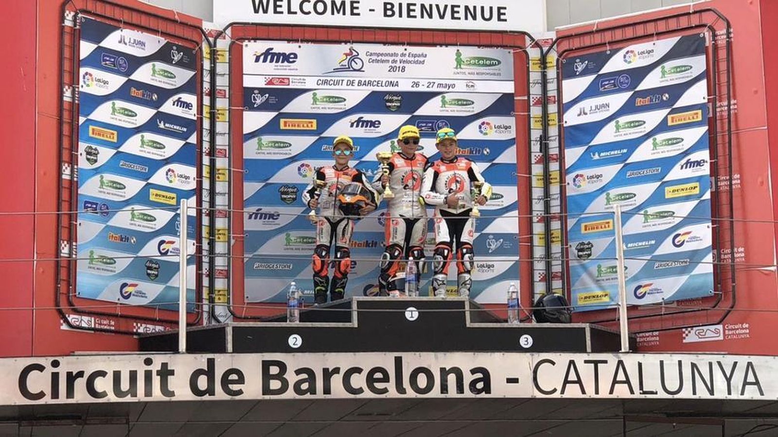 Hugo Millán, en lo más alto del podio en el circuito de Montmeló.