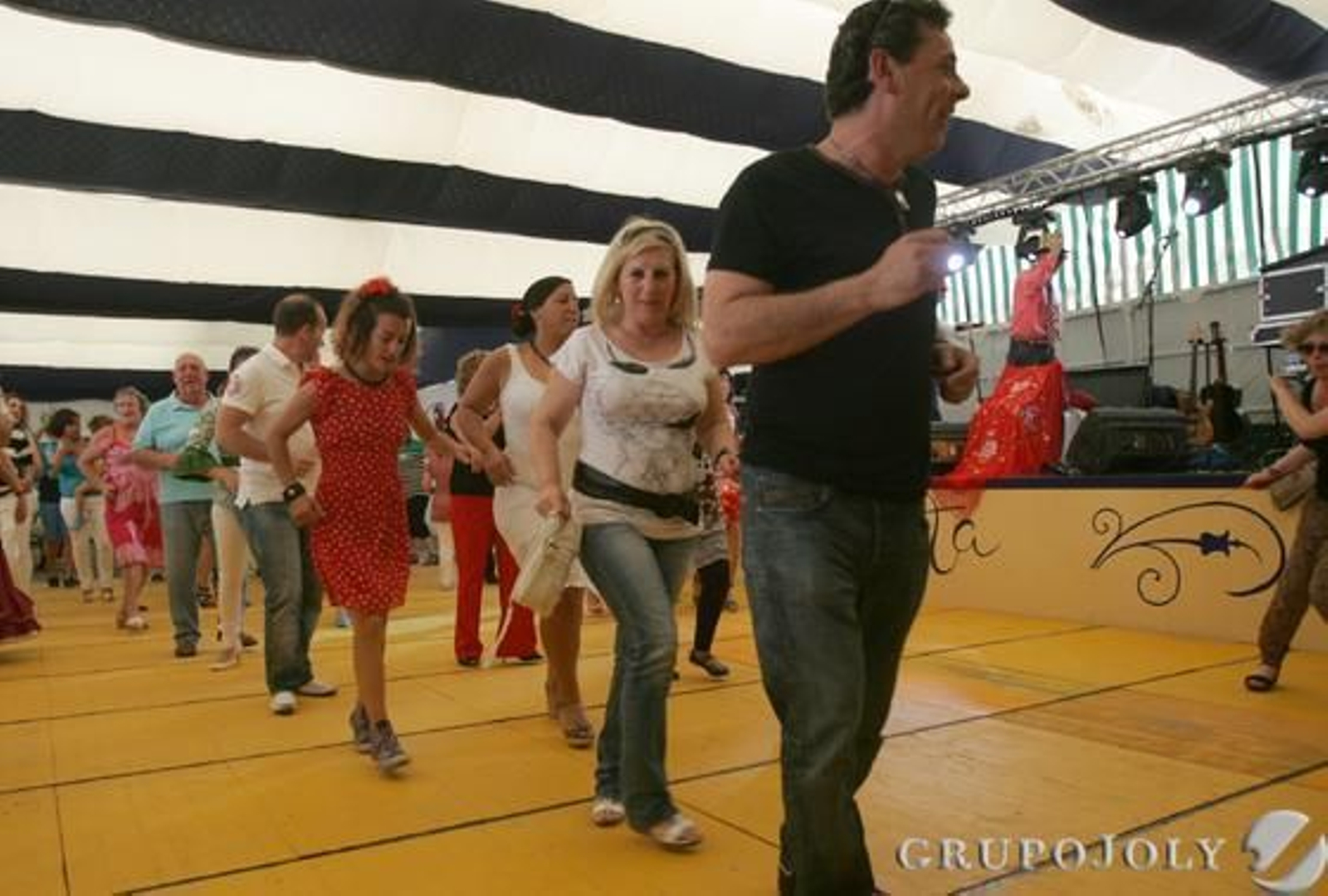 Los caballos y el buen ambiente en la recta final de la feria.

Foto: J.M. Quinones