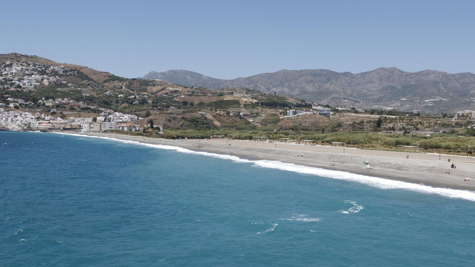 Vista de la Playa de La Guardia de Salobreña desde el Peñón.