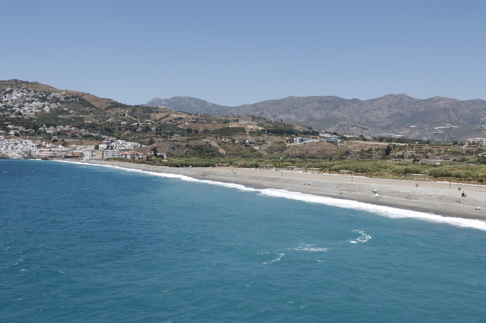 Vista de la Playa de La Guardia de Salobreña desde el Peñón.