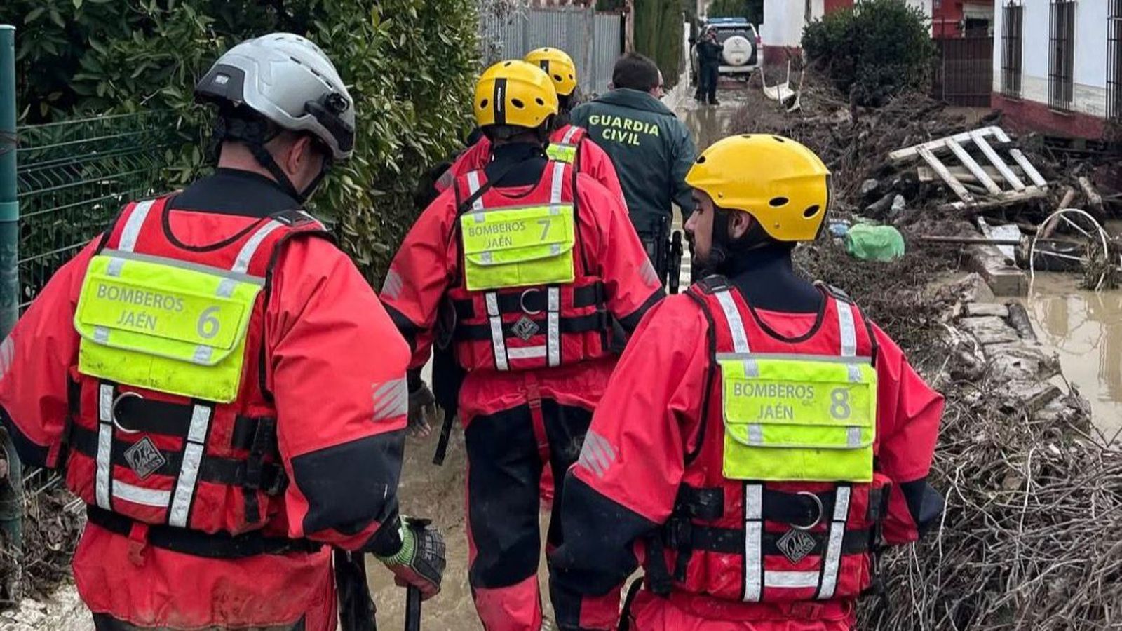 Actuación de Bomberos de Jaén y Guardia Civil en Los Puentes.
