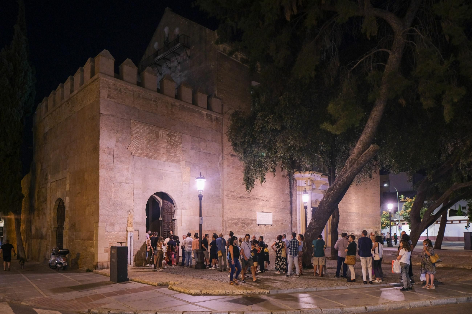 La Noche en Blanco. Los Baños de la Reina Mora - Iglesia de San Hermenegildo
