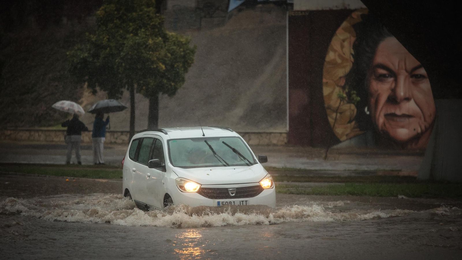 Imágenes del paso de la Dana, inundaciones, destrozos y caos por todo Jerez