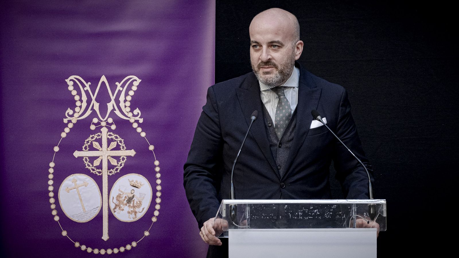 Las imágenes de la presentación del cartel y pregonero de la Semana Santa de Cádiz 2025