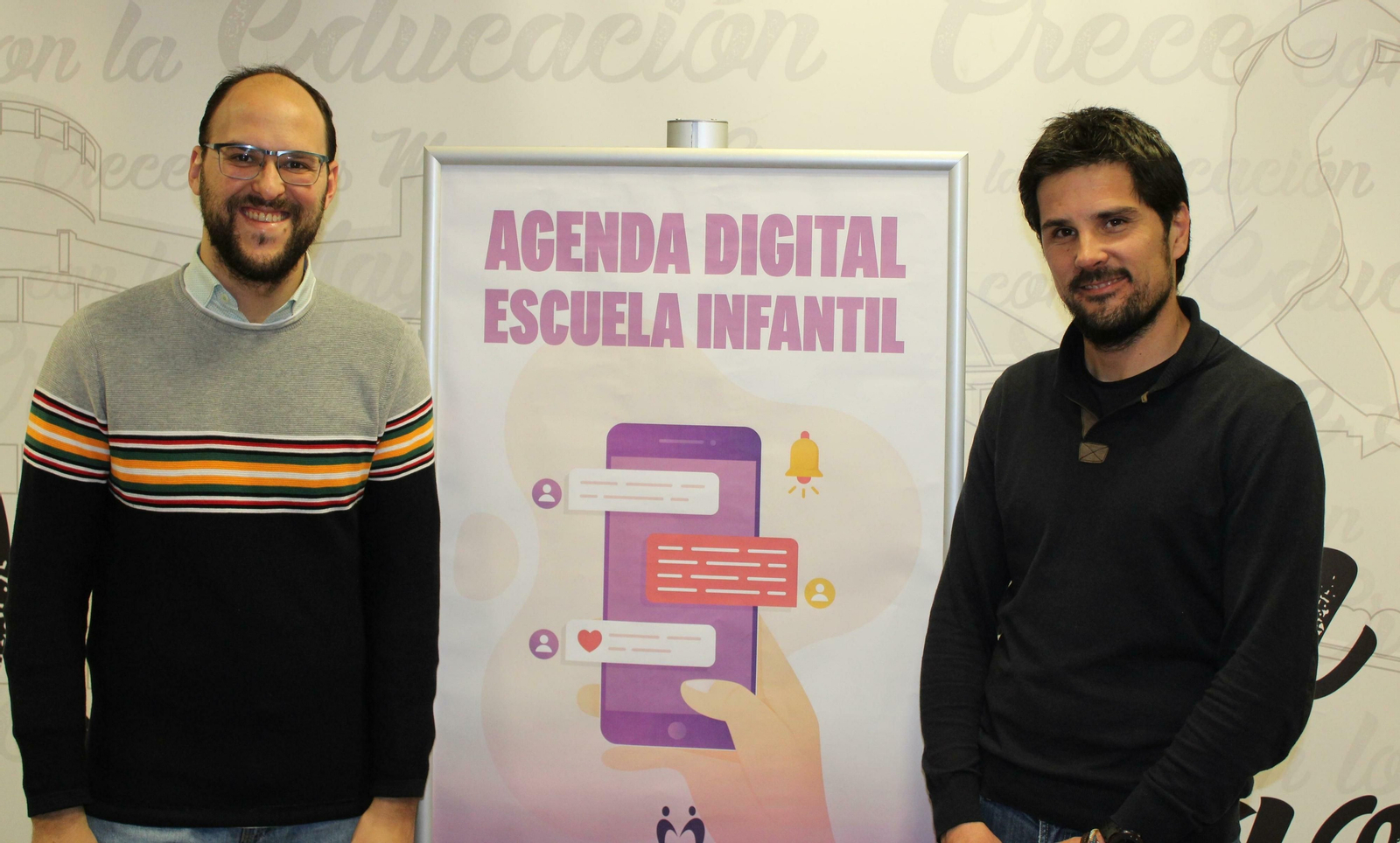 A la izquierda Fran Pérez Yeste, concejal de Cultura, a la derecha David Soria, Director Escuela Infantil Rayuela. A la izquierda Fran Pérez Yeste, concejal de Cultura, a la derecha David Soria, Director Escuela Infantil Rayuela.