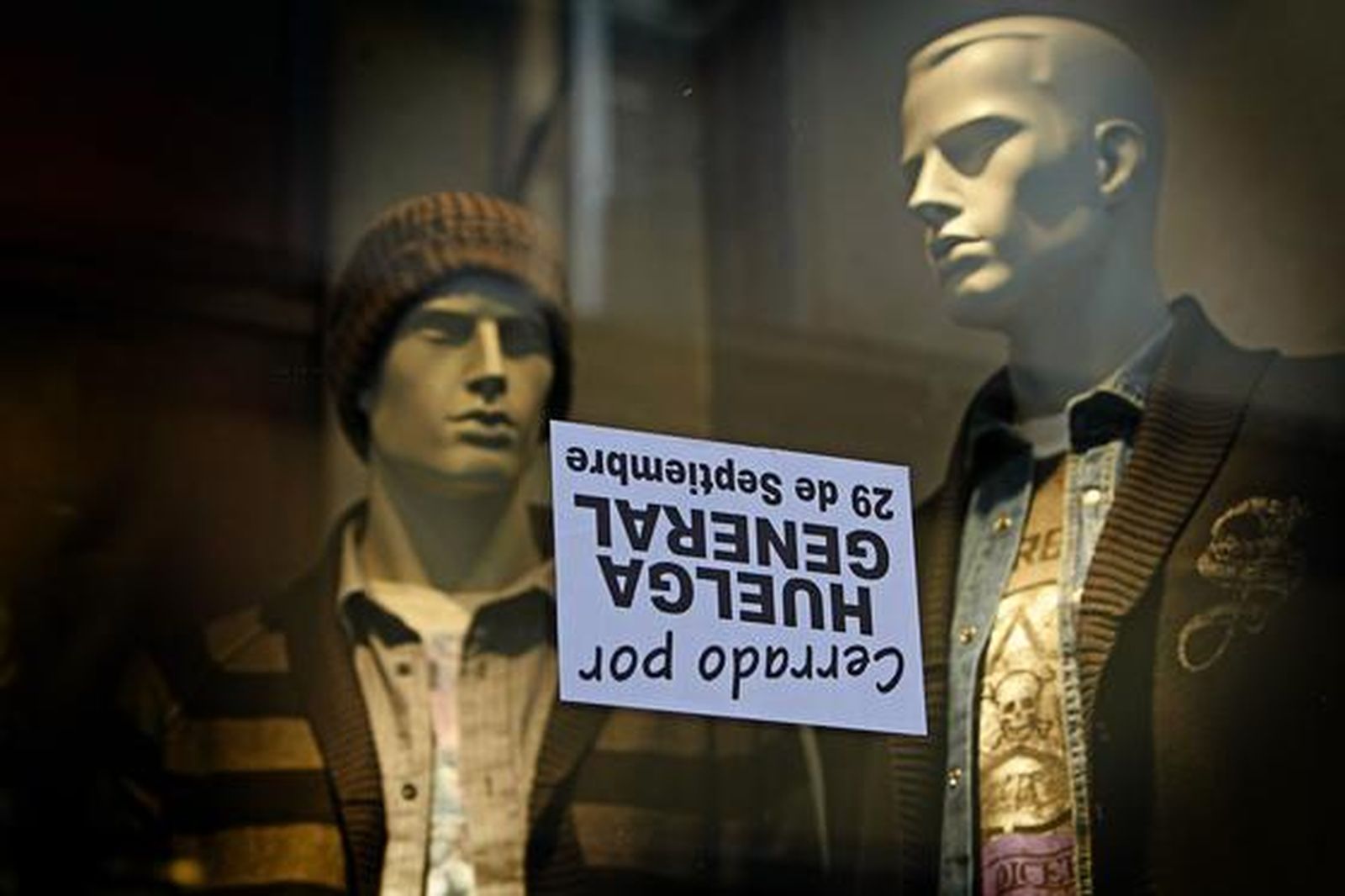 Los piquetes tomaron el centro de la capital desde primera hora de la mañana para impedir la apertura de comercios y empresas. /Julio González