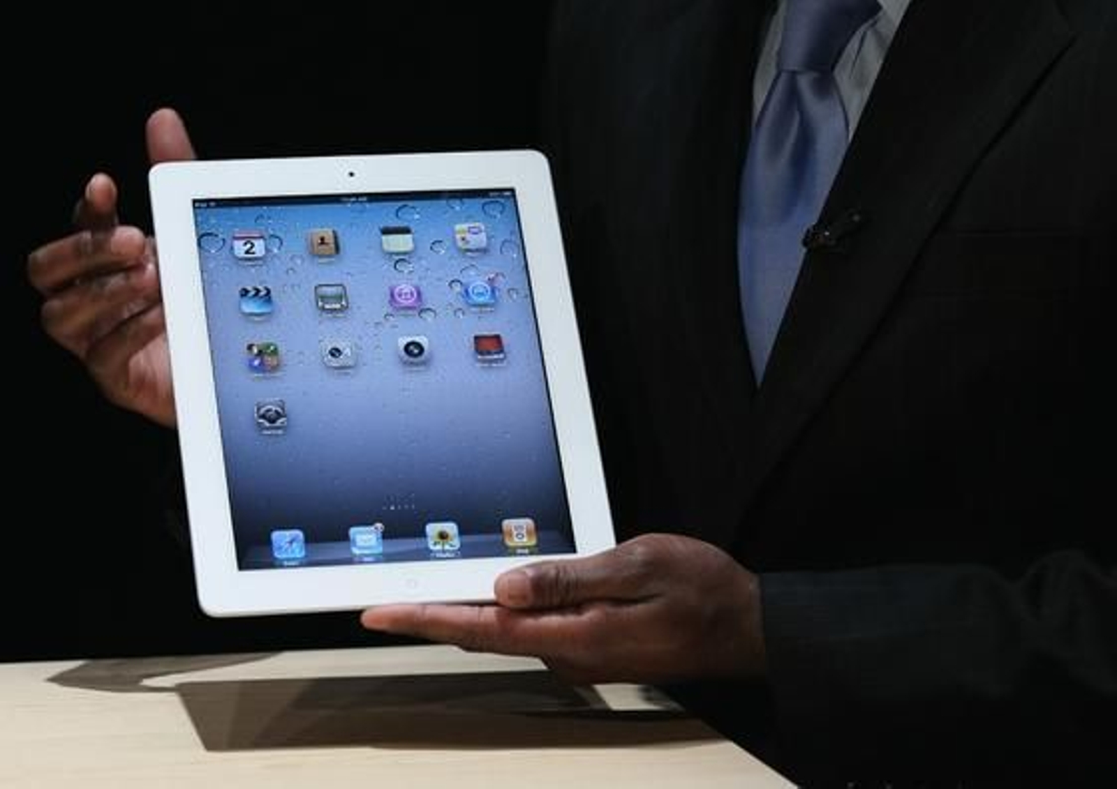 Steve Jobs presenta el iPad 2, la nueva versión del 'tablet' de Apple.  Foto: AFP Photo