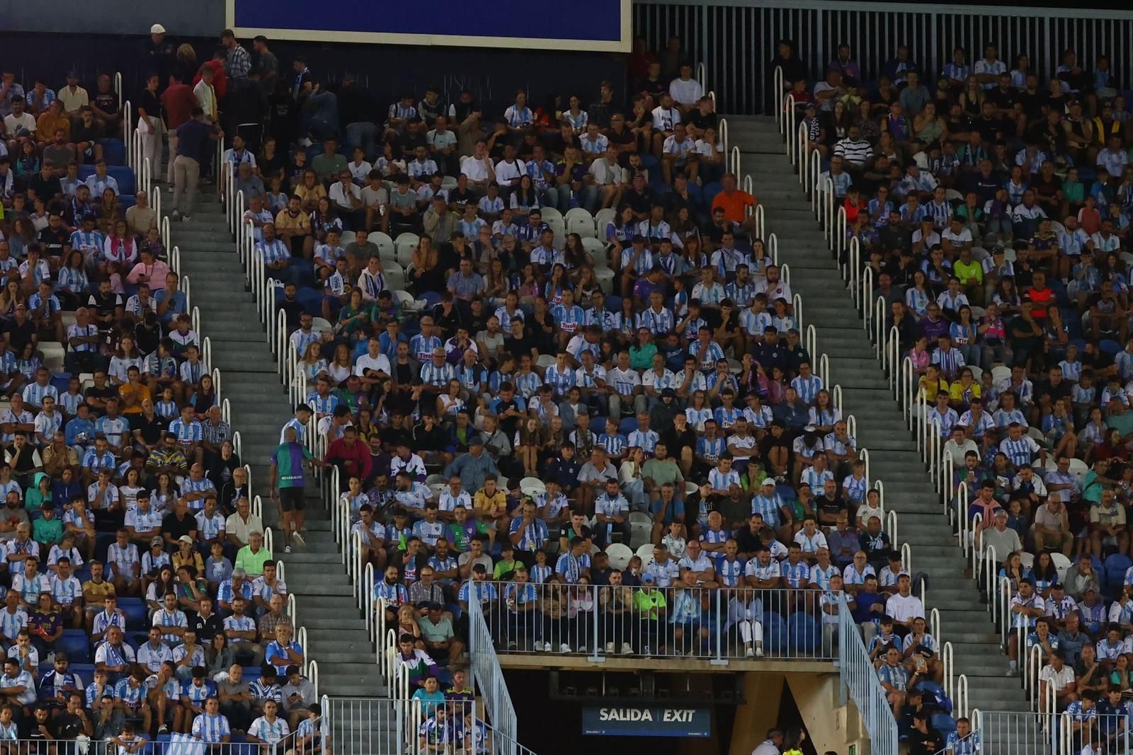 Búscate en las gradas de La Rosaleda durante el Málaga CF-Elche CF