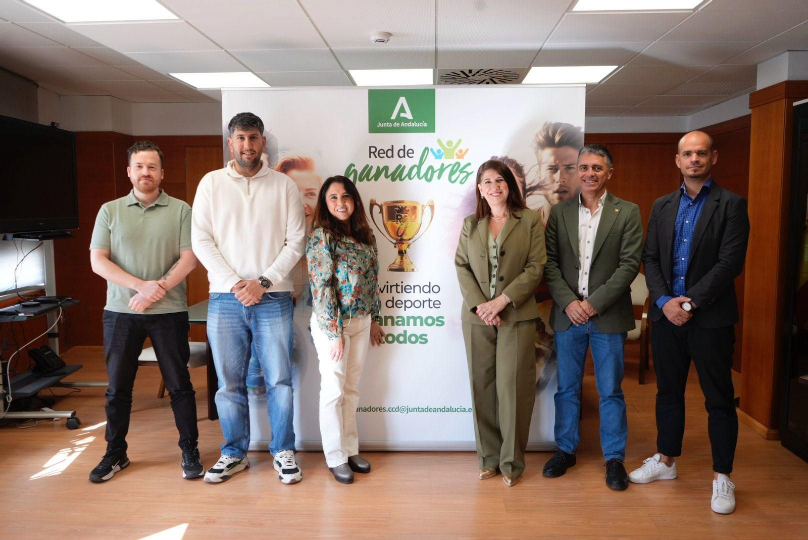 Foto de familia de 'Red de ganadores'