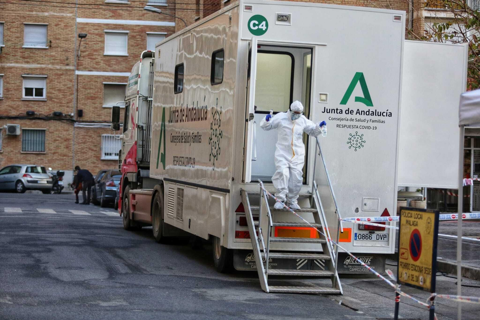 El cribado voluntario de Covid en Málaga capital, con 1.600 personas citadas, en fotos