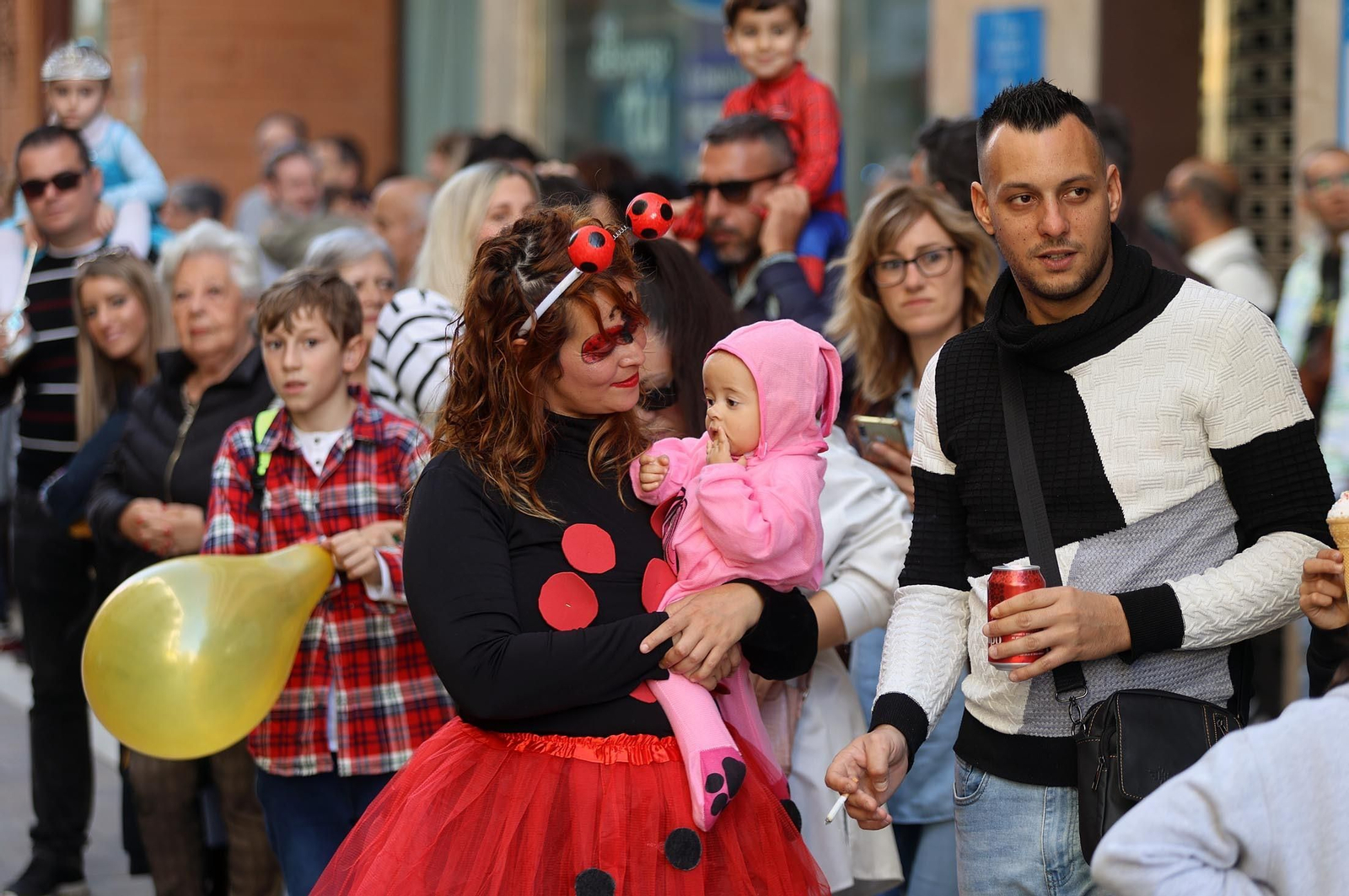 Imágenes de la cabalgata del Carnaval Colombino 2024