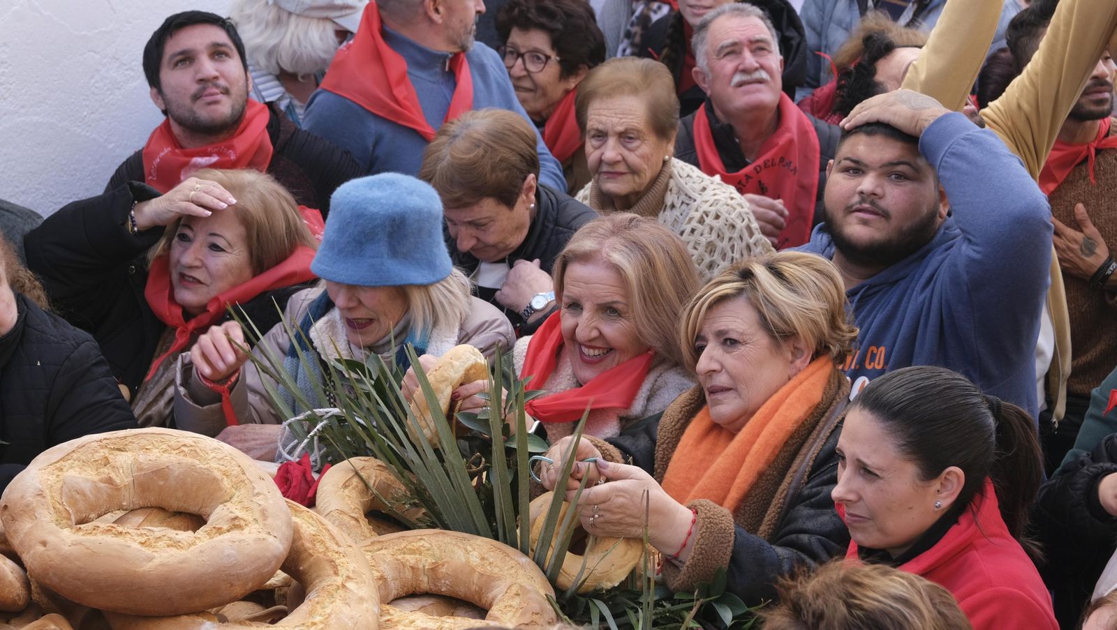 Procesión de San Sebastián y tirada de roscos en Lubrín, en imágenes