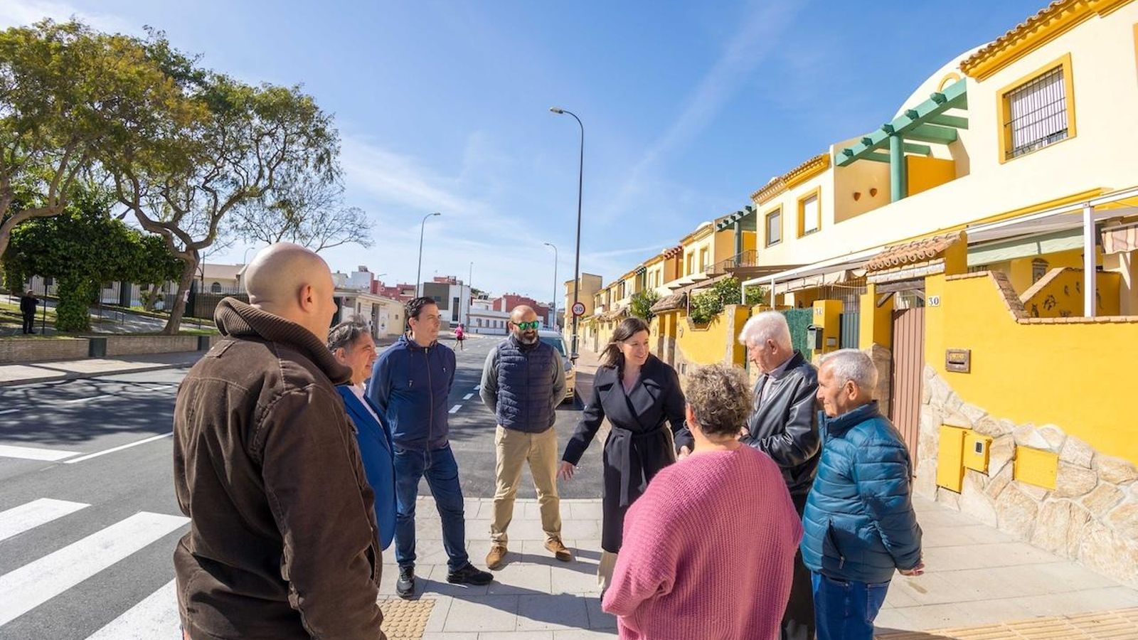Visita de la alcaldesa de San Fernando a las obras llevadas a cabo en el entorno del parque de las Huertas.