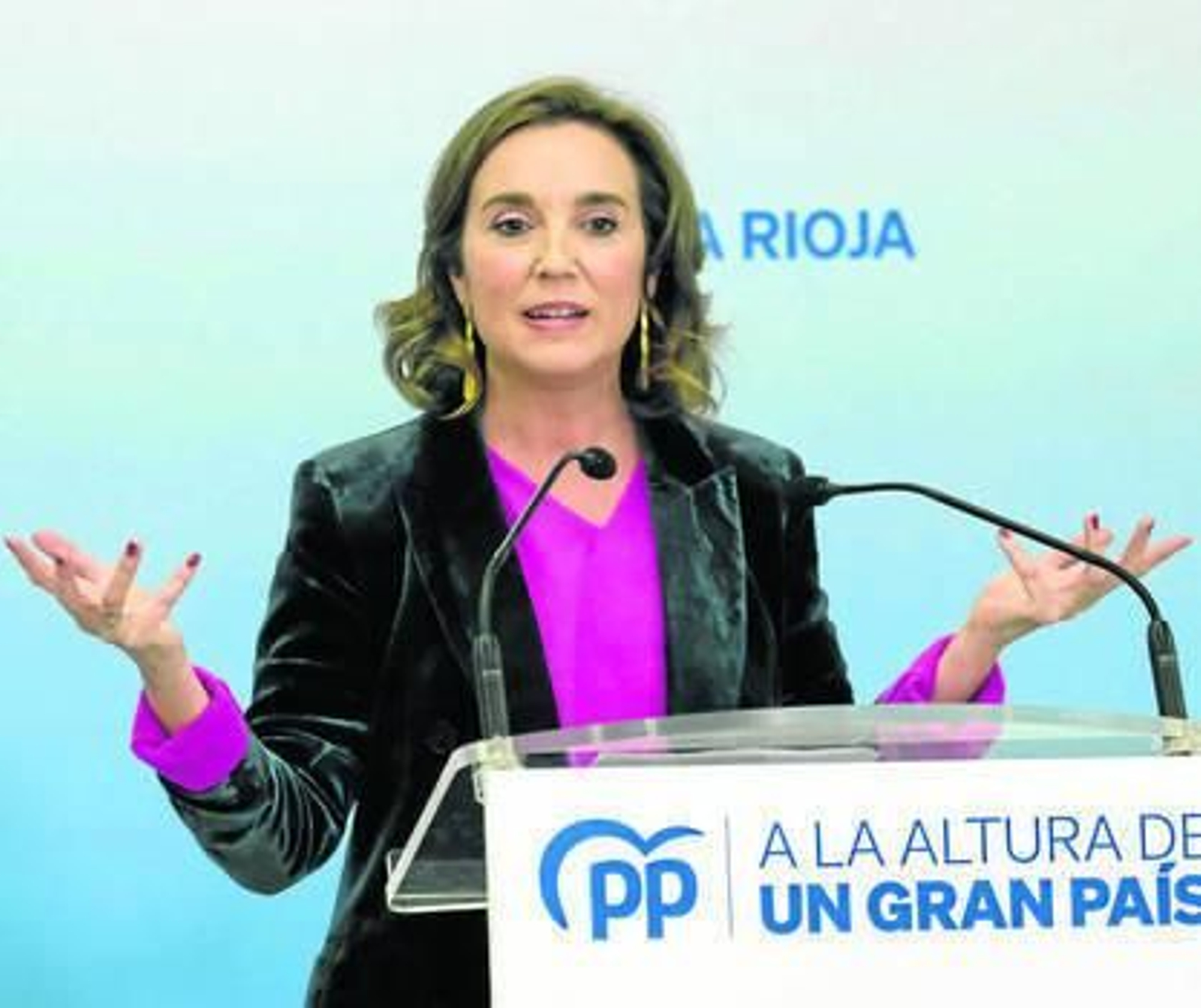 Cuca Gamarra participa en un acto público para apoyar al candidato del PP a la Alcaldía de Logroño.