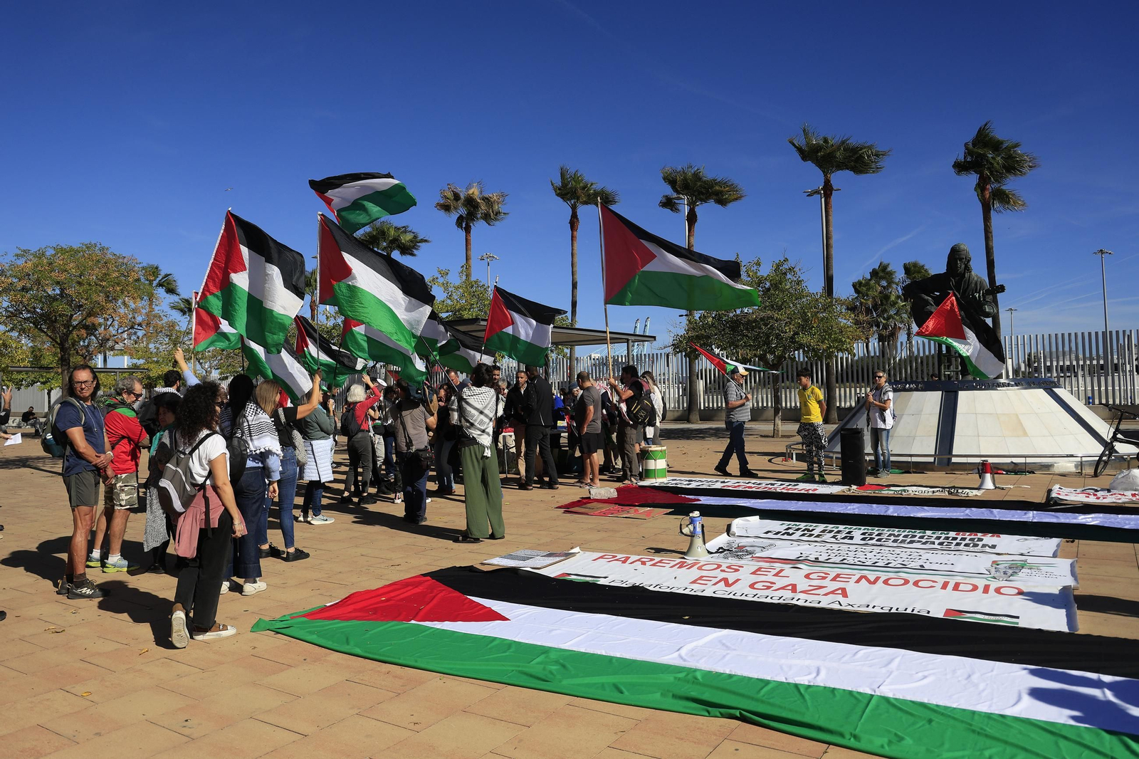 Fotos de la protesta en Algeciras contra el envío de armas a Israel