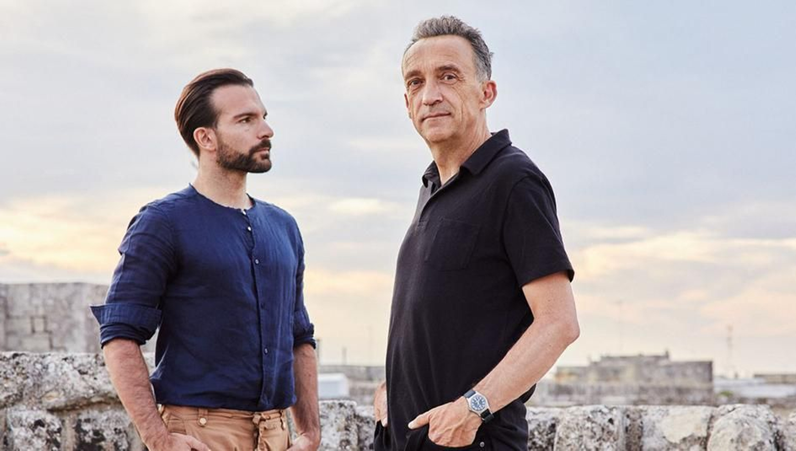 Justin Adams junto al italiano Mauro Durante.