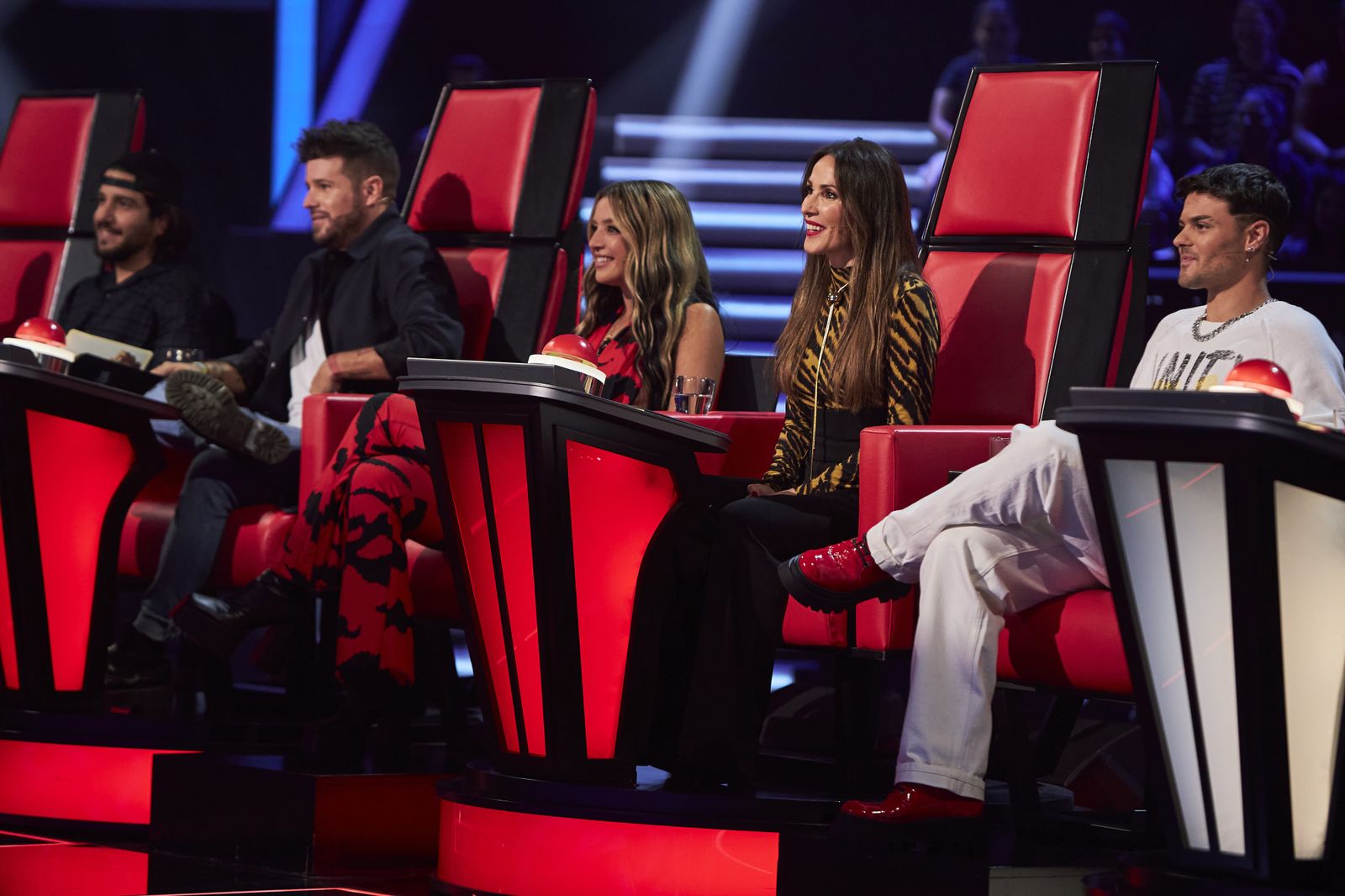 Pablo López y Lola Índigo y Malú con Abraham Mateo