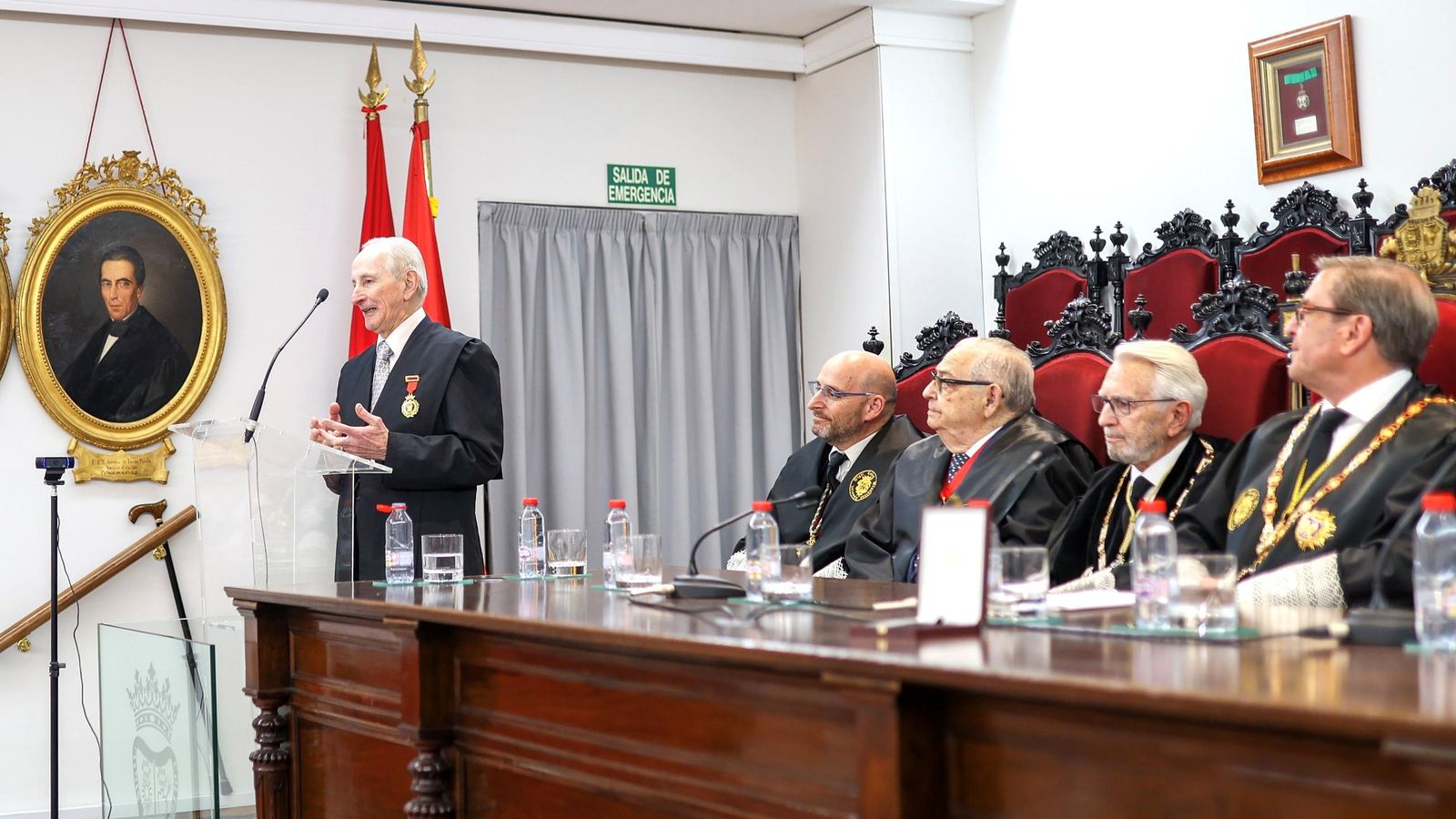 La Abogacía granadina entrega la Medalla de Oro a Enrique Ceres