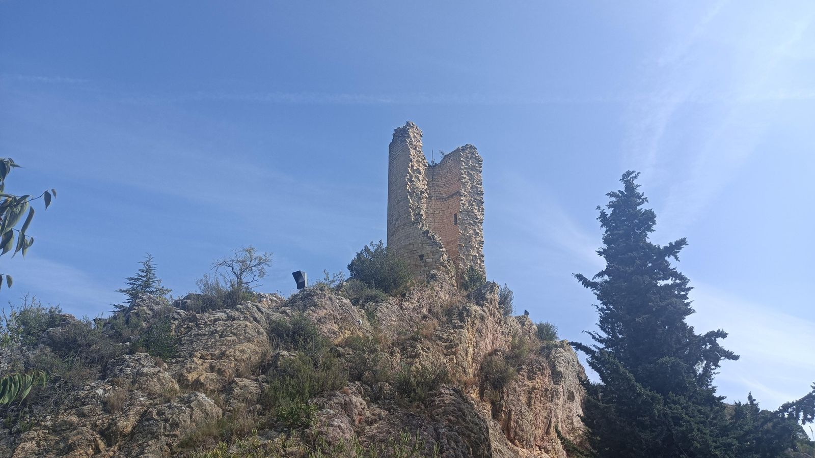 Este torreón da nombre a Torreciudad. Data del siglo XI.