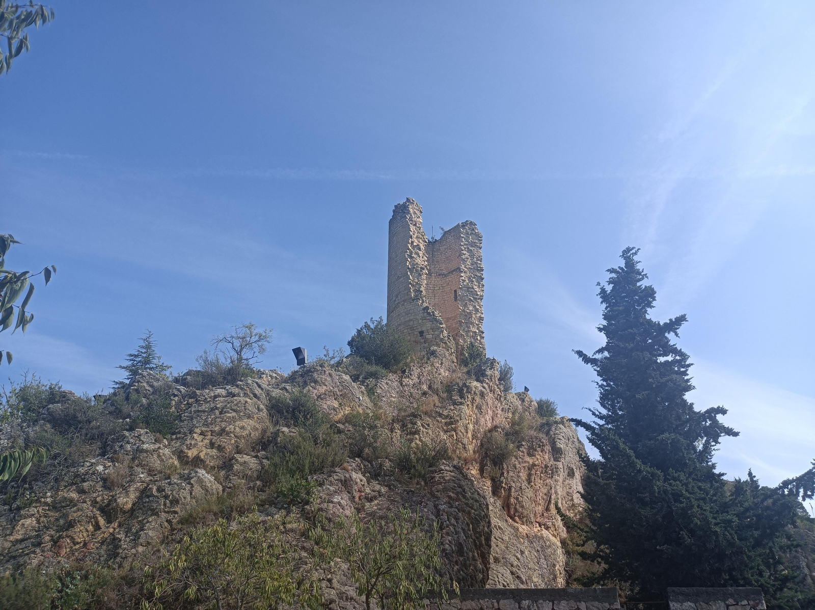 Este torreón da nombre a Torreciudad. Data del siglo XI.