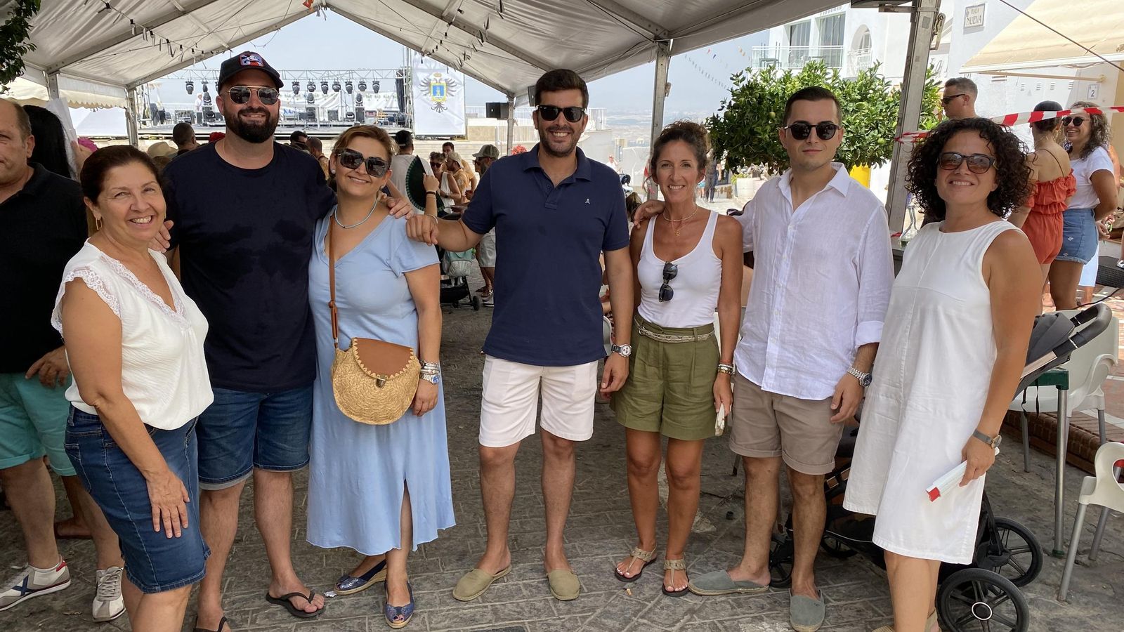 Equipo de gobierno de izquierda a derecha: Rosa María Cano, Jesus Montoya, Ana María García, el alcalde de Mojácar en el centro Francisco García, María Gracia Alarcón, Pascual Artero y Noemí Linares Equipo de gobierno de izquierda a derecha: Rosa María Cano, Jesus Montoya, Ana María García, el alcalde de Mojácar en el centro Francisco García, María Gracia Alarcón, Pascual Artero y Noemí Linares