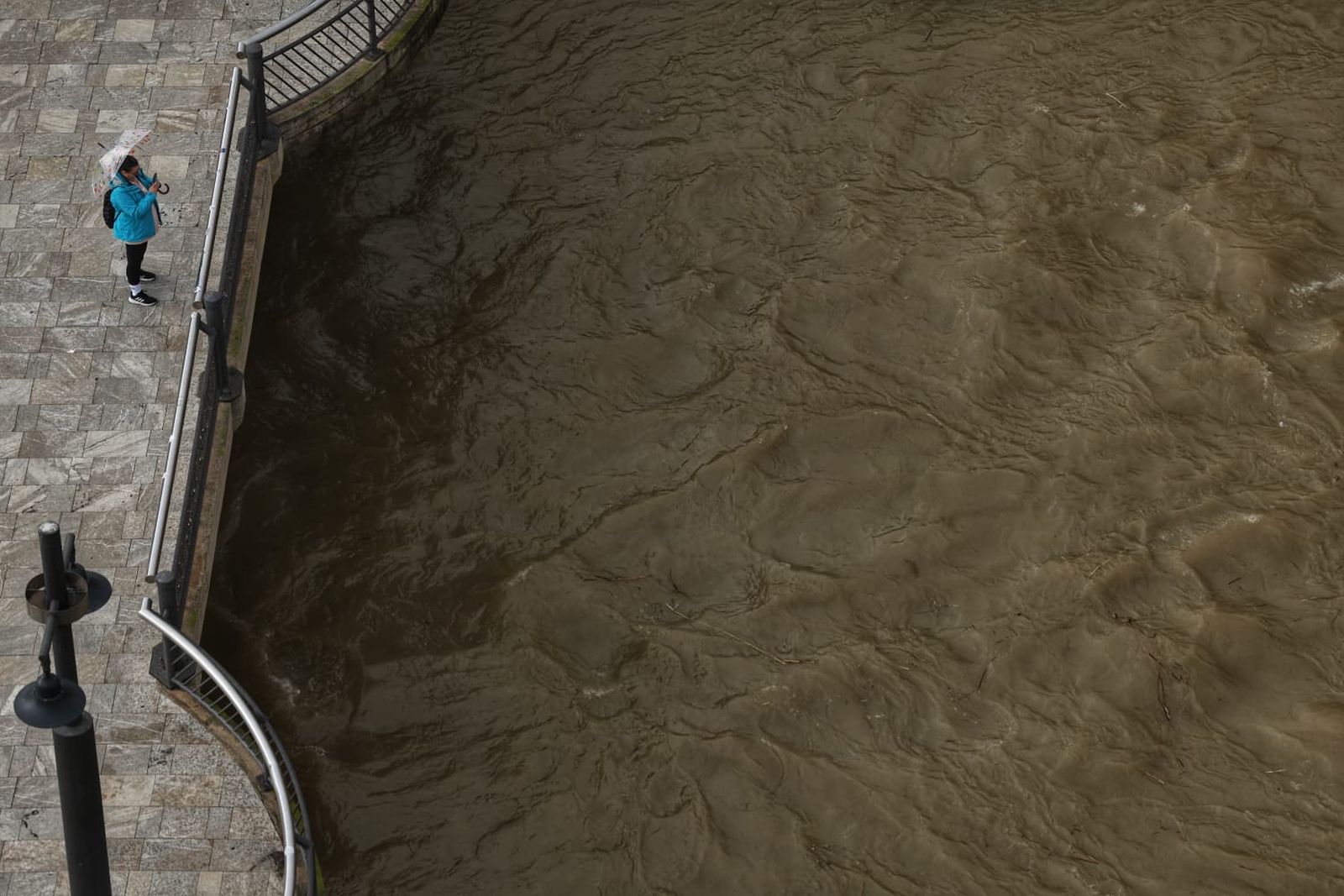 El aspecto del Guadalmedina en Málaga tras el desembalse de El Limonero.