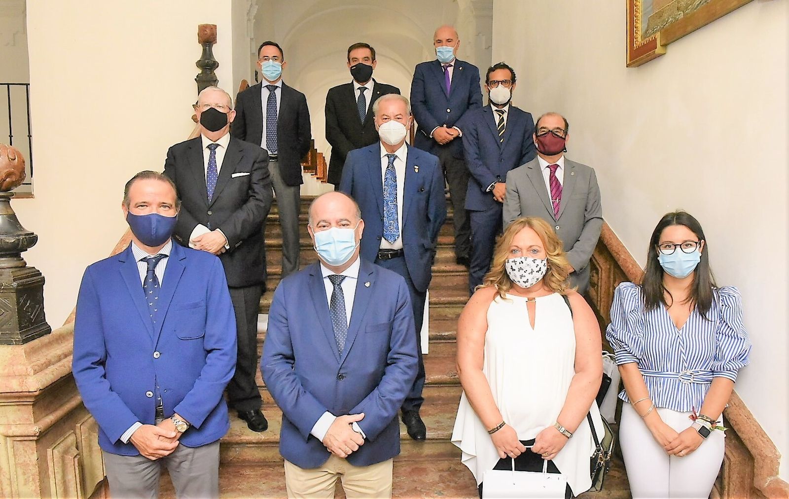 Los presidentes de las agrupaciones de cofradías junto al alcalde de Antequera.