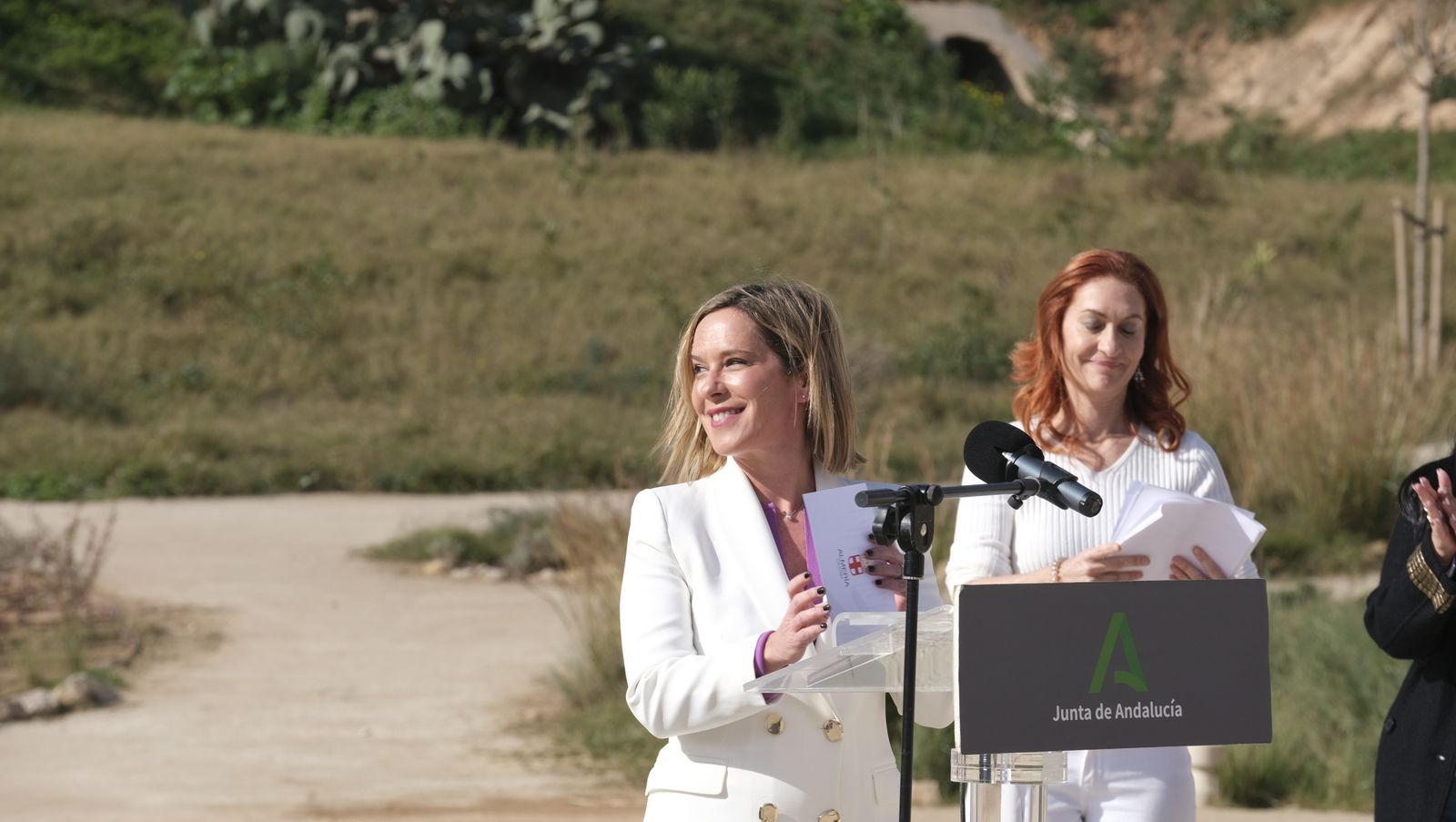 Imágenes de 'Versos por la Paz', en el Parque de La Hoya de Almería