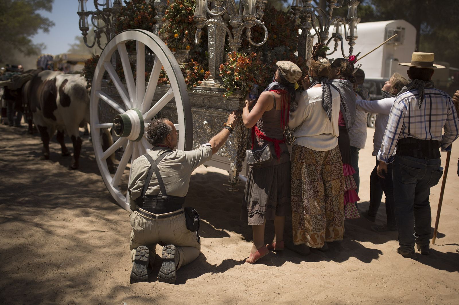 El paso de hermandades del Rocío por la Raya Real