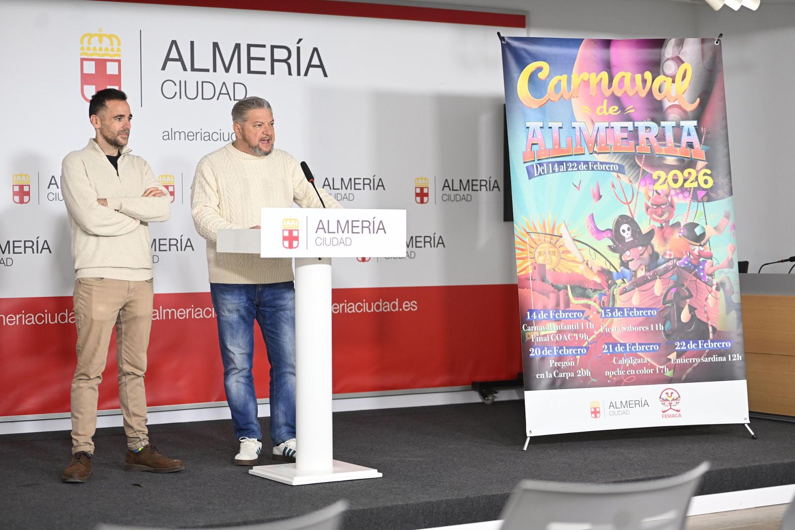 El concejal Diego Cruz junto al presidente de la Federación Municipal de Carnaval de Almería, Alejandro Marín.