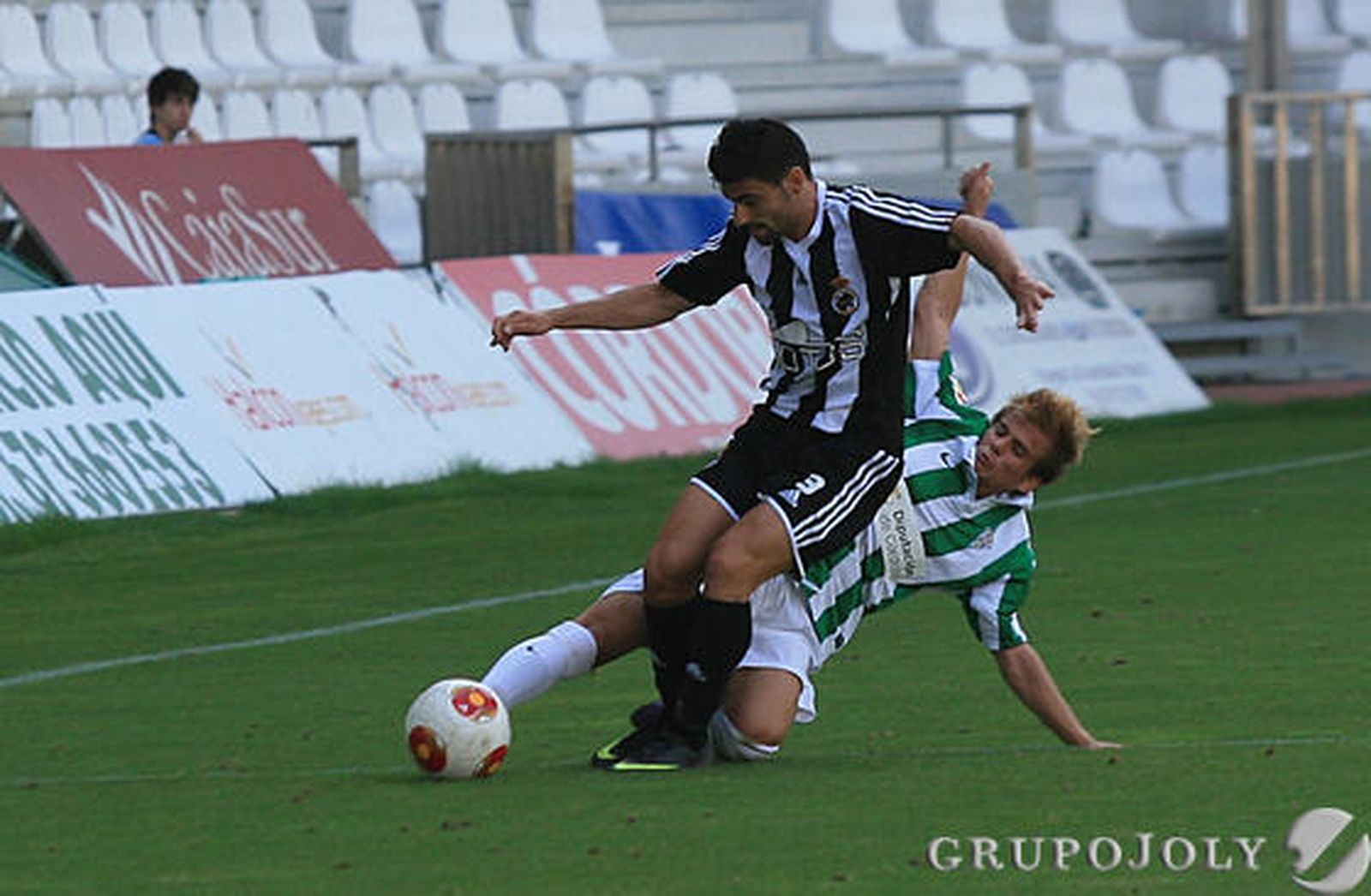 Los linenses enlazan en Córdoba su segundo triunfo fuera de casa (1-2)

Foto: Oscar Barrionuevo