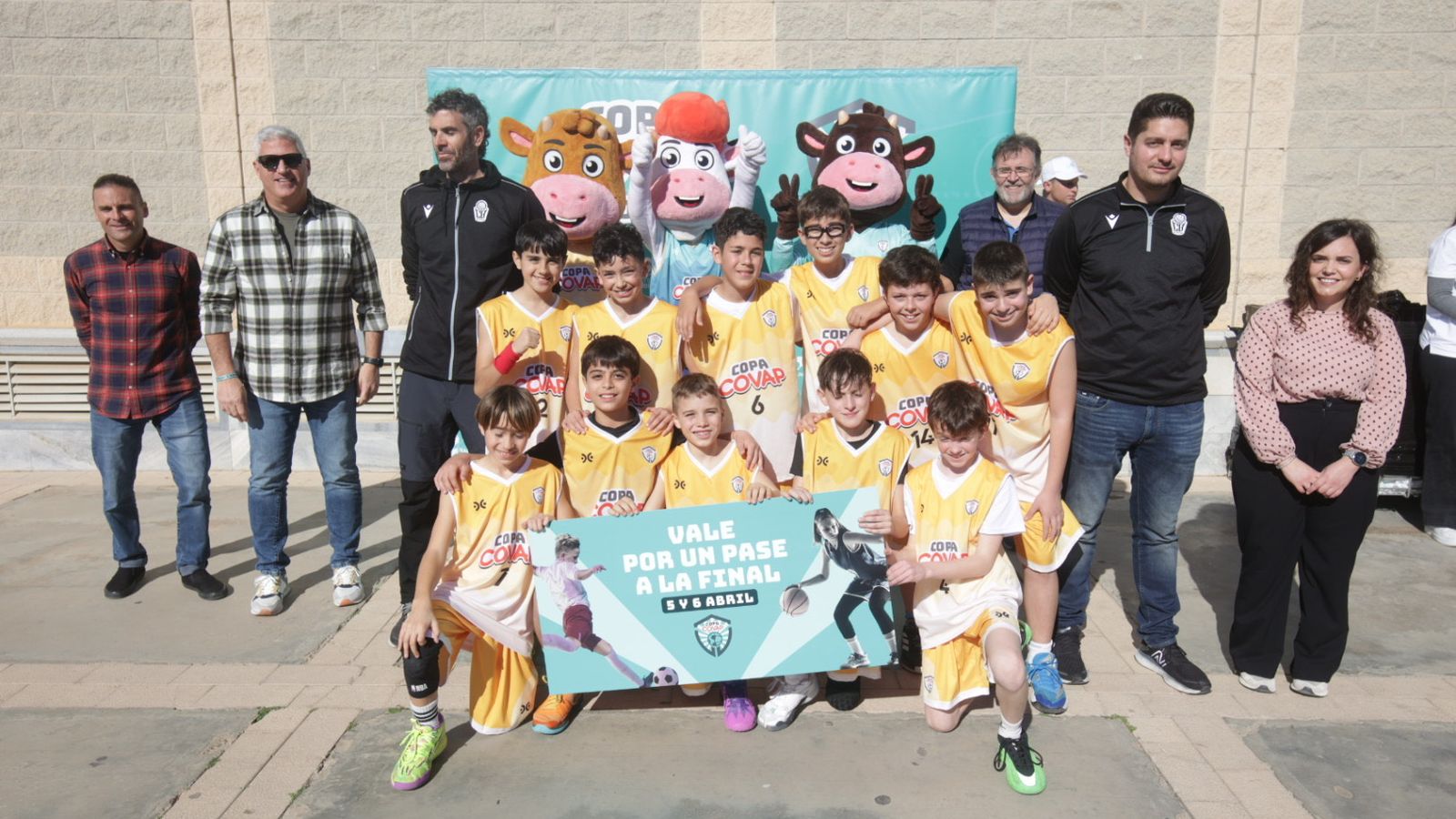 El CB Almería, ganador en baloncesto masculino de la 12ª Copa COVAP disputada en Huércal de Almería.
