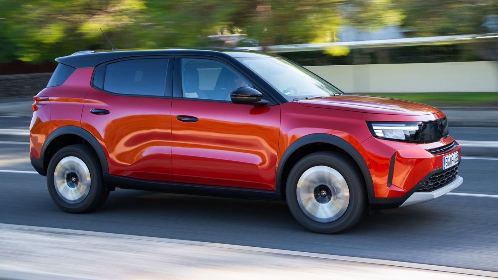 Sin cambios en la longitud de su carrocería, el Frontera ofrecerá una versión con tres filas de asientos y siete plazas.