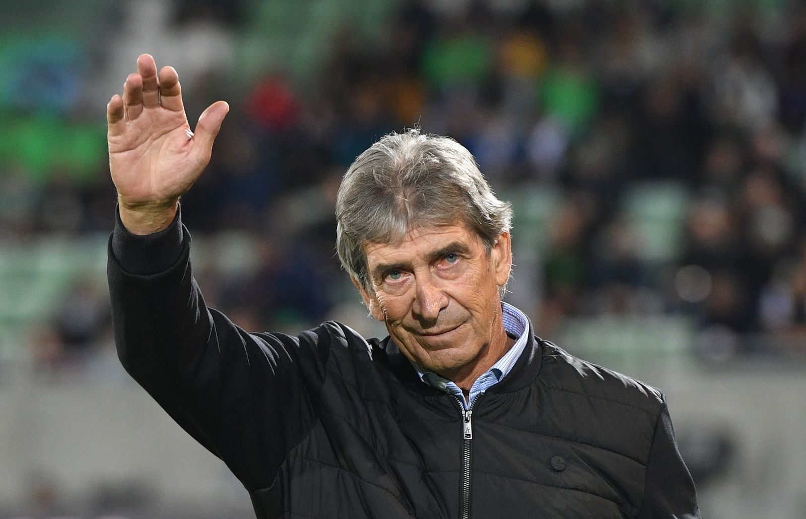 Pellegrini saluda a los aficionados en el estadio del Ludogorets.