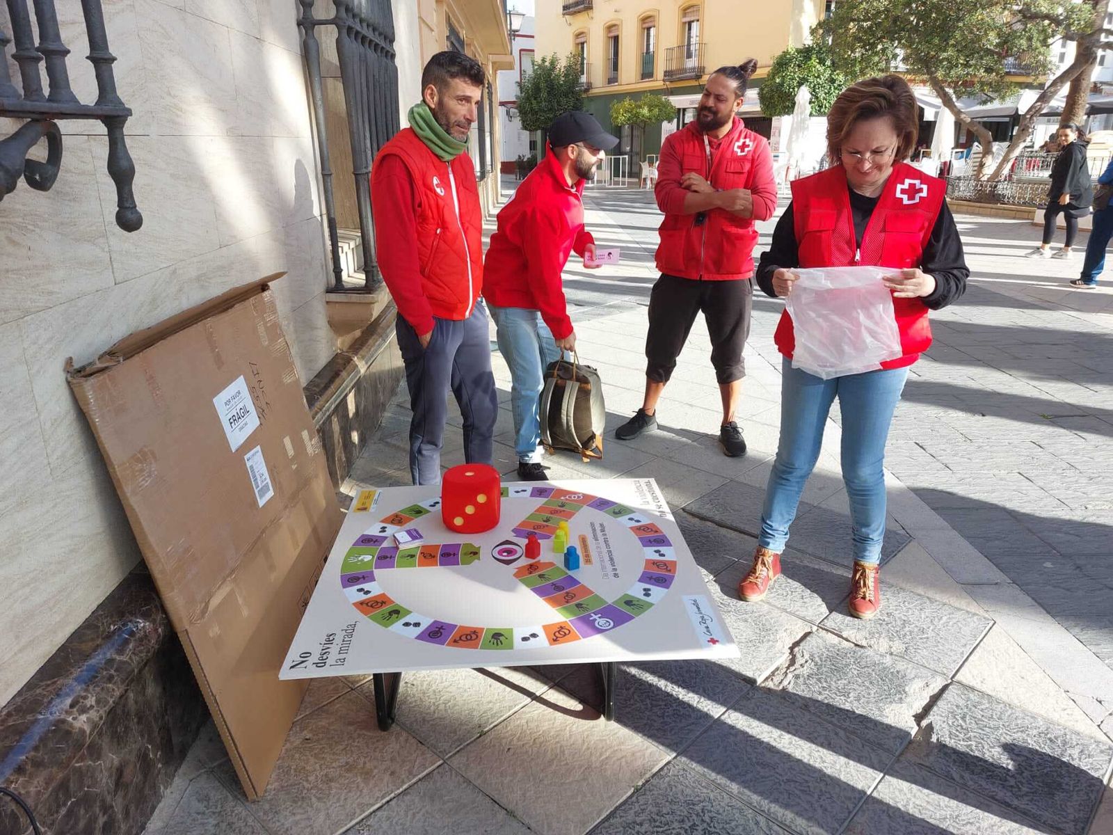 Voluntarios en una actividad de Cruz Roja.