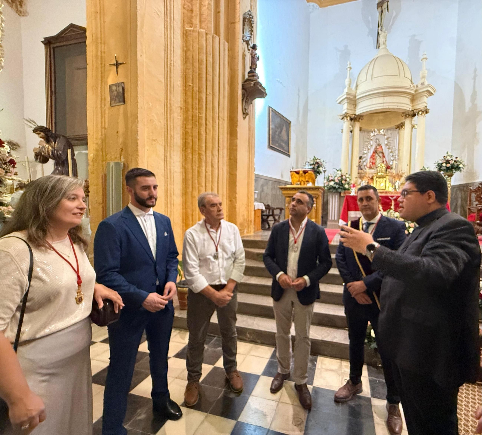 Imagen de la visita a la iglesia de la Encarnación de Colomera