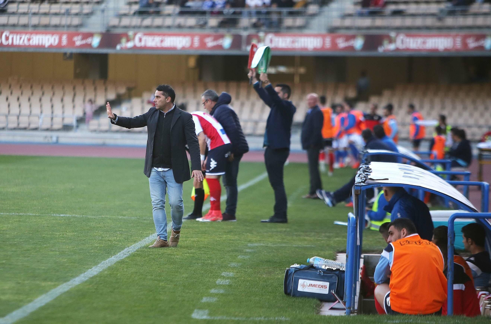 Emilio Fajardo, a pie de banquillo en Chapín.