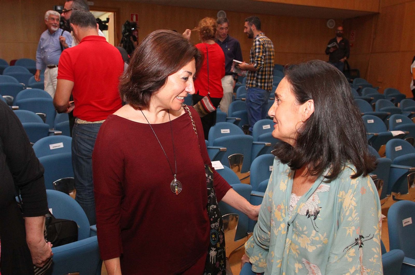 Isabel Rodríguez -izquierda- y Asunción Grávalos.