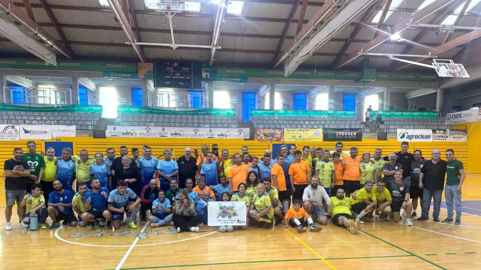 Foto de familia de esta primera concentración de la competición inclusiva.