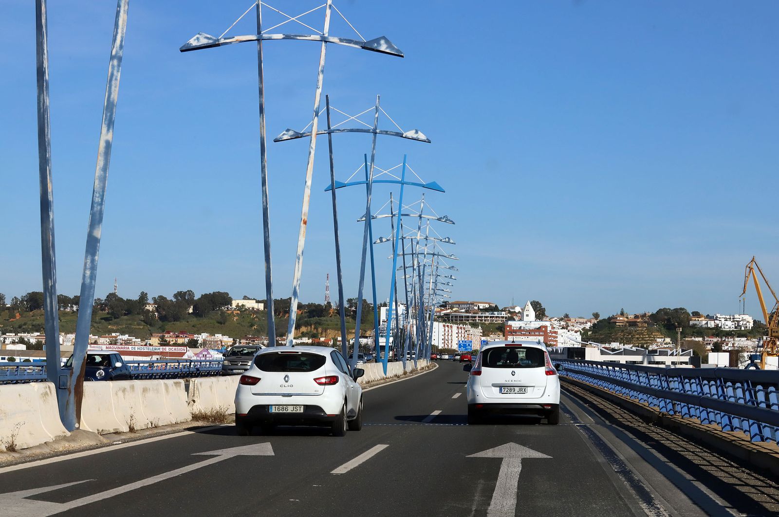 Imagen del puente del Odiel en su entrada a la capital onubense.