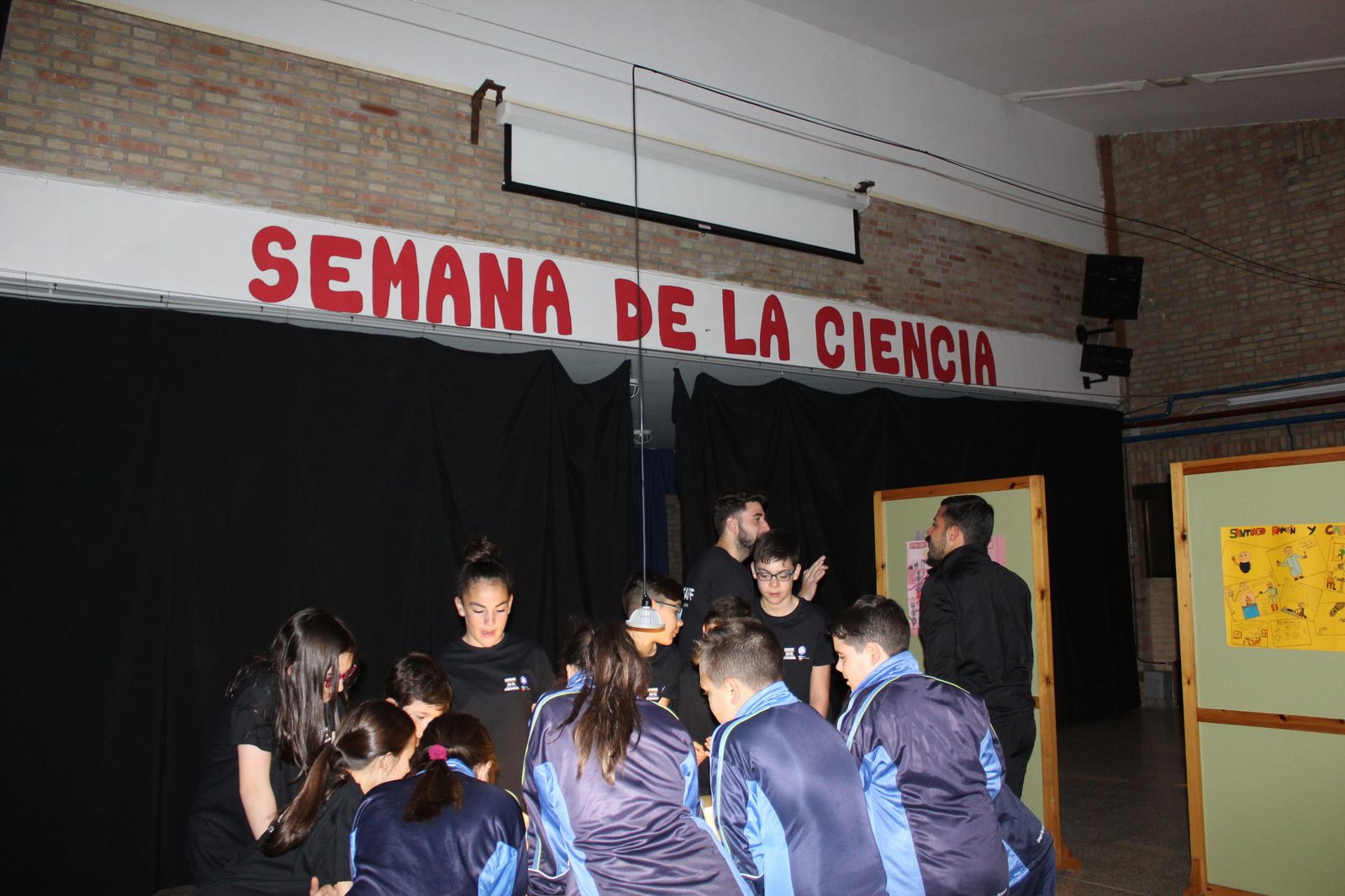Con preguntas. Los alumnos de Primaria del colegio Caja Granada han participado en las actividades de la Semana de la Ciencia durante la primera quincena de abril.