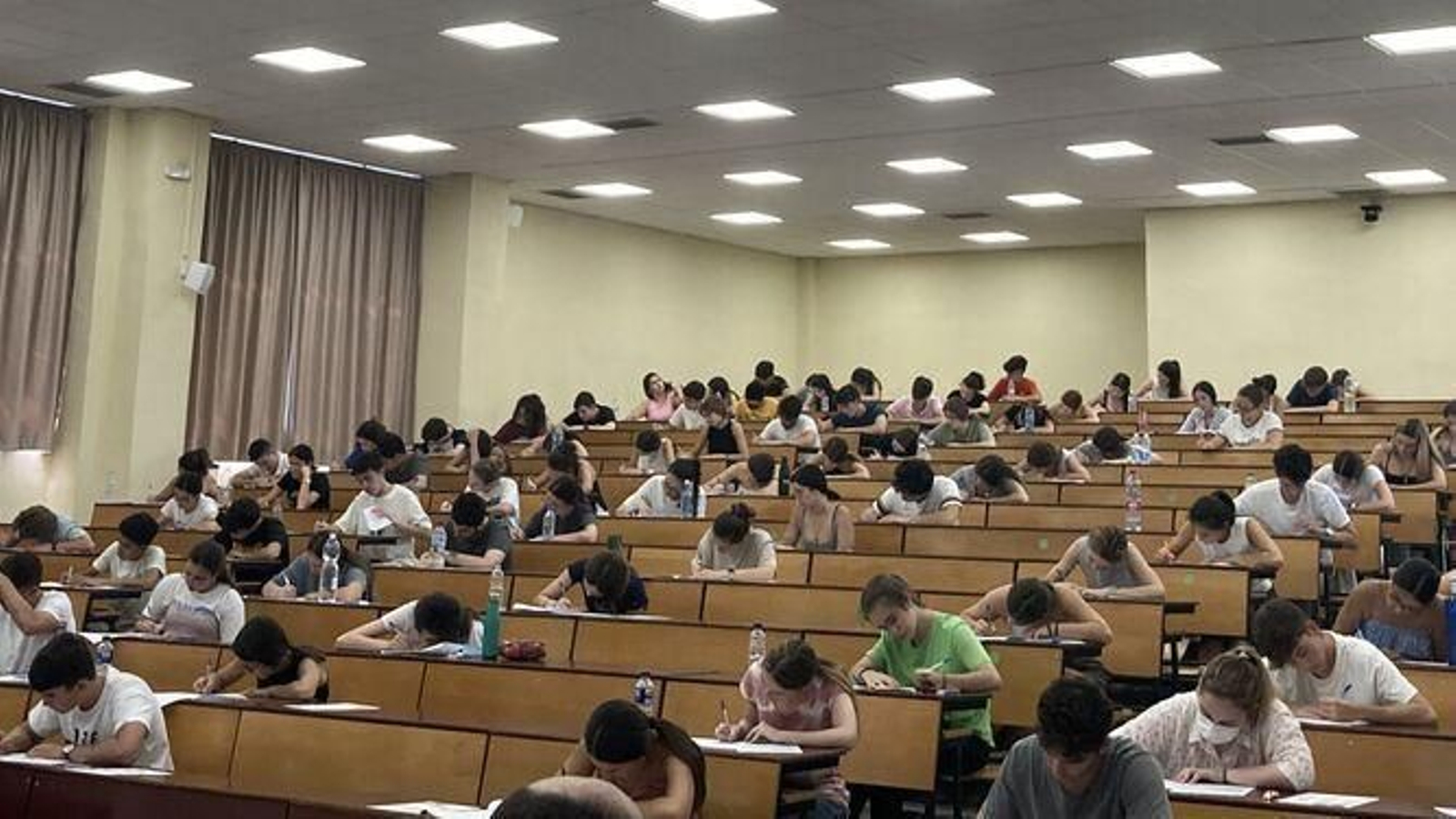 Imagen de archivo de una de las aulas de la Universidad e Málaga durante un examen