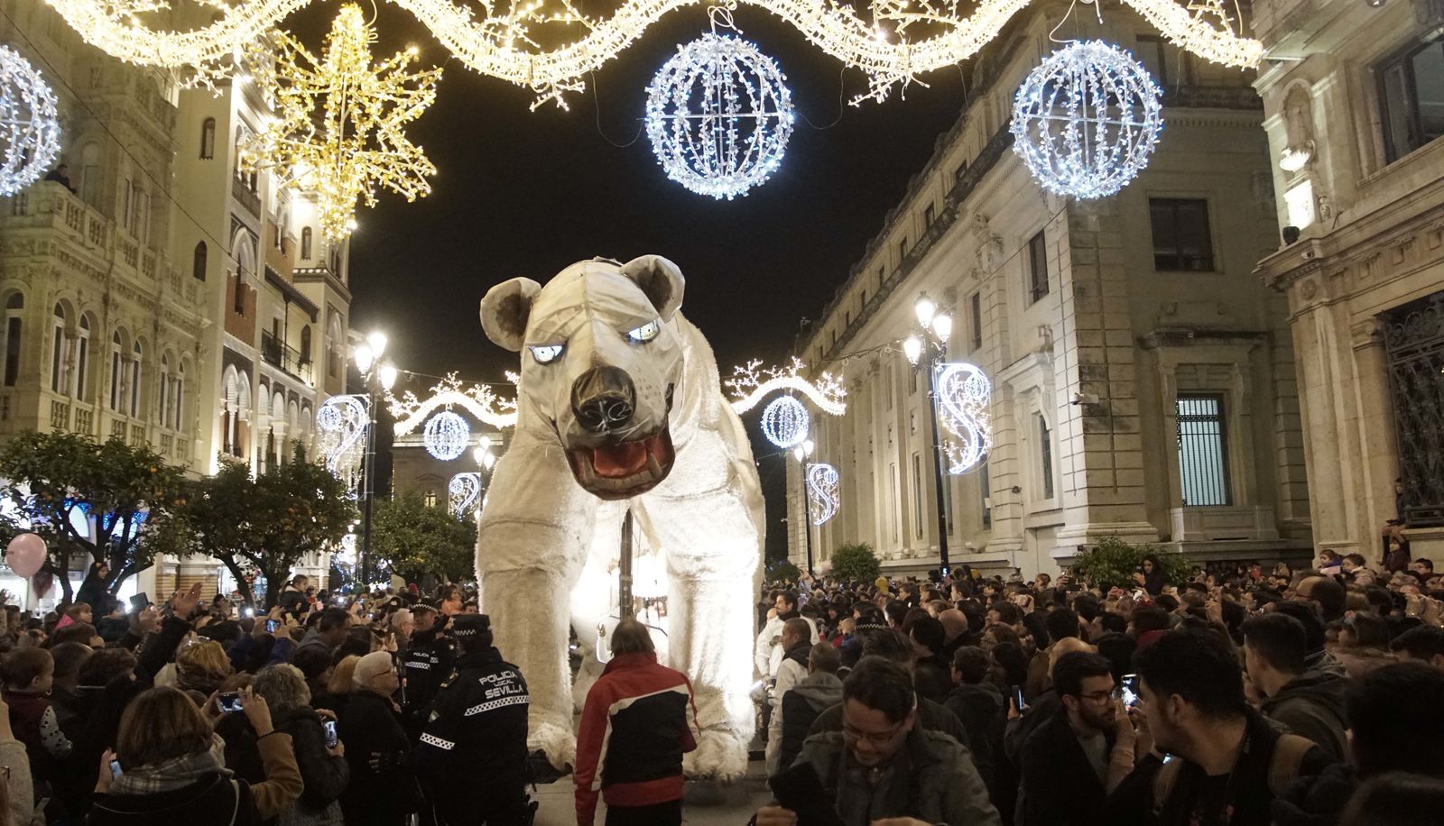 Los osos polares gigantes invaden Sevilla