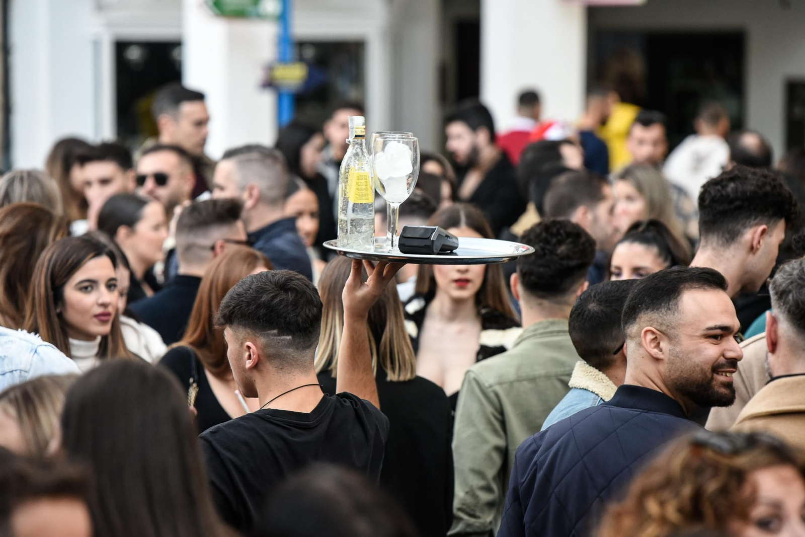 Imágenes de las celebraciones en el centro de Huelva la tarde del 24