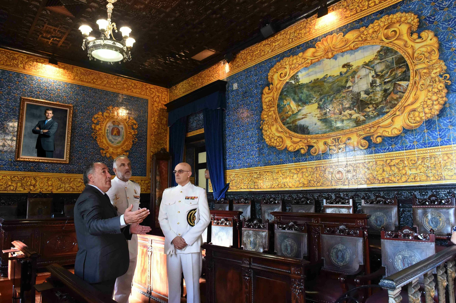 Landaluce, García Velo, y Lozano, en el salón de plenos