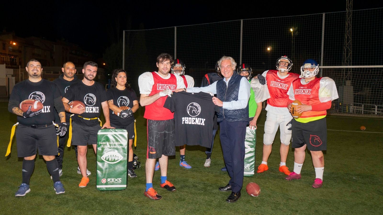 Un momento de la visita de Huertas al equipo granadino