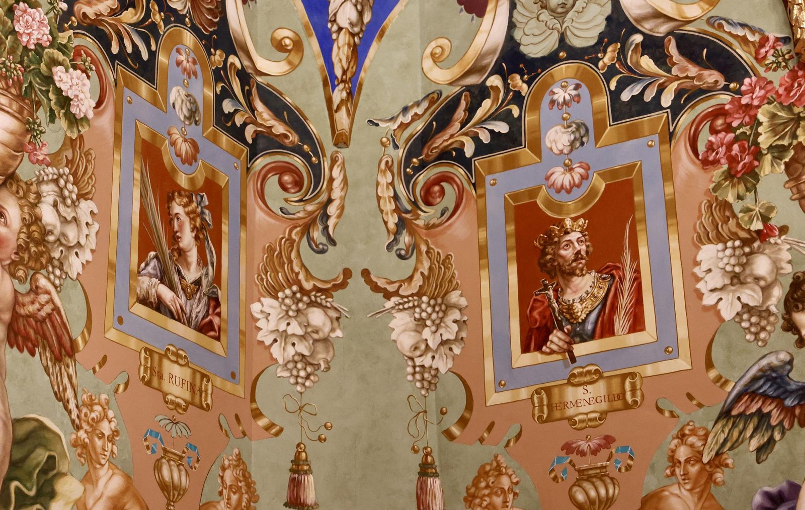 Decoración pictórica de la antesala del camarín de la Virgen de la Esperanza