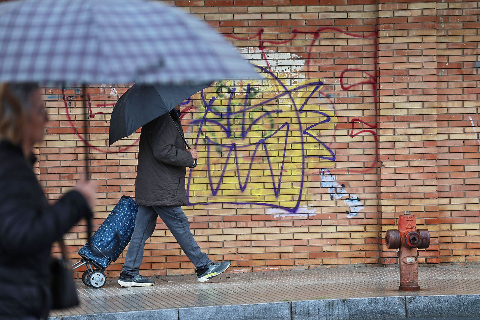 Lluvia y frío intenso en la mañana de miércoles