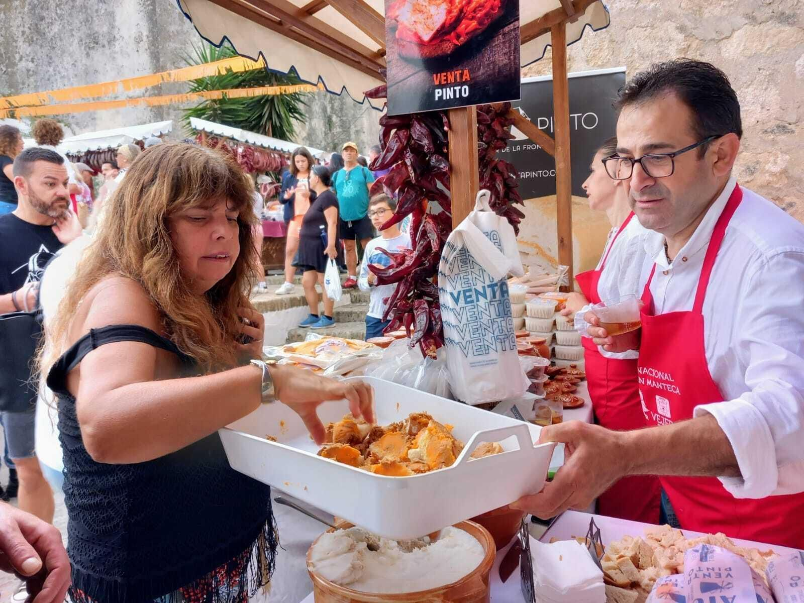 Las imágenes del Día de Lomo en manteca en Vejer: un sabroso plan en uno de los pueblos bonitos de Cádiz